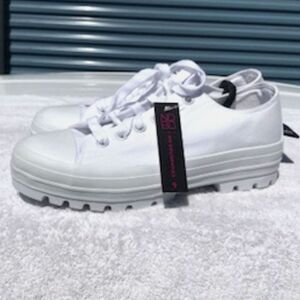 Size: 9 Women's Fashion Sneakers . Lace-Up . Ripple Sol & w/ Memory Foam